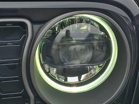 Used 2024 Jeep Gladiator Rubicon image 9