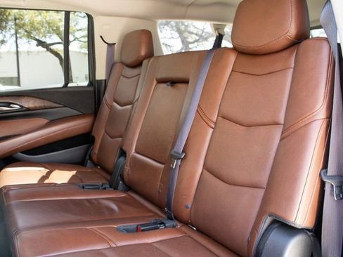 Used 2015 Cadillac Escalade ESV Premium image 19