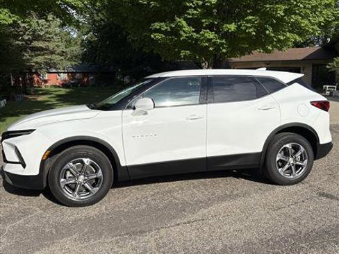 Used 2026 Chevrolet Blazer LT AWD/4WD image 2