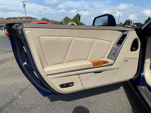 Used 2005 Cadillac XLR image 32