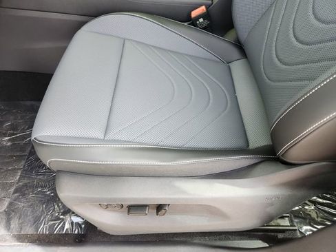 New 2026 Volkswagen Tiguan SE image 22