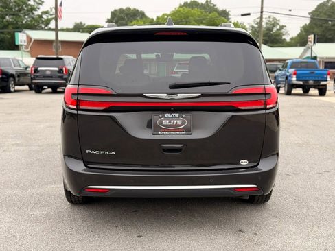 Used 2021 Chrysler Pacifica Touring-L FWD image 8