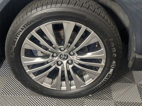 Used 2022 Toyota Venza Limited AWD/4WD image 8