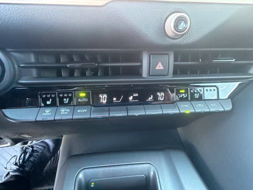 Used 2023 Toyota Crown AWD/4WD image 17