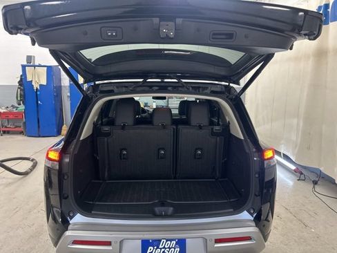 Used 2022 Nissan Pathfinder Platinum w/ Cargo Package AWD/4WD image 6