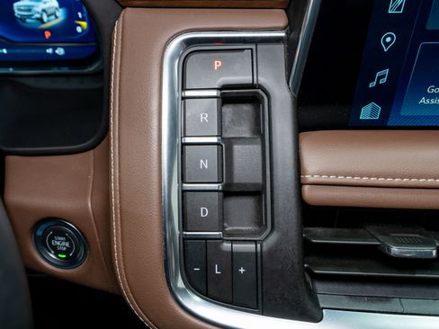 Used 2024 Chevrolet Suburban High Country image 23