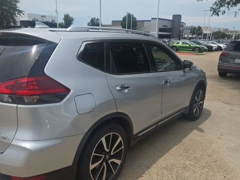 Used 2018 Nissan Rogue SL w/ Premium Package FWD image 4