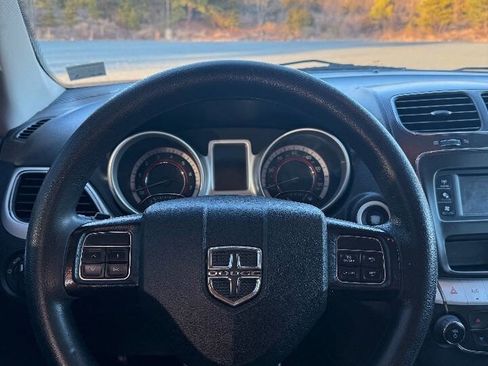 Used 2018 Dodge Journey SE w/ Blacktop Package image 11