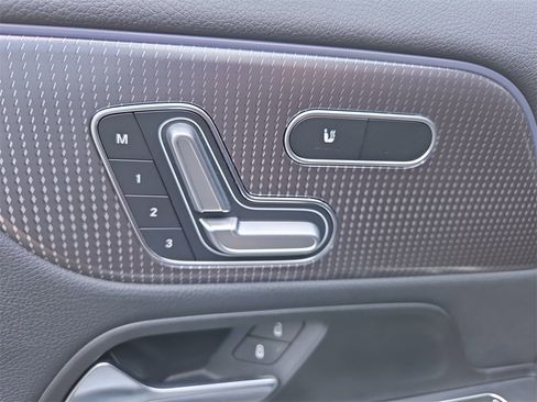 Certified 2023 Mercedes-Benz GLA 250 4MATIC w/ Premium Package image 11