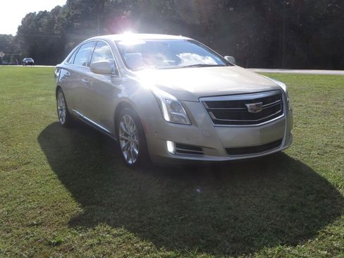 Used 2016 Cadillac XTS Luxury image 4