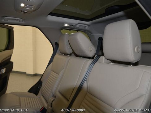 Used 2022 Land Rover Discovery S image 29