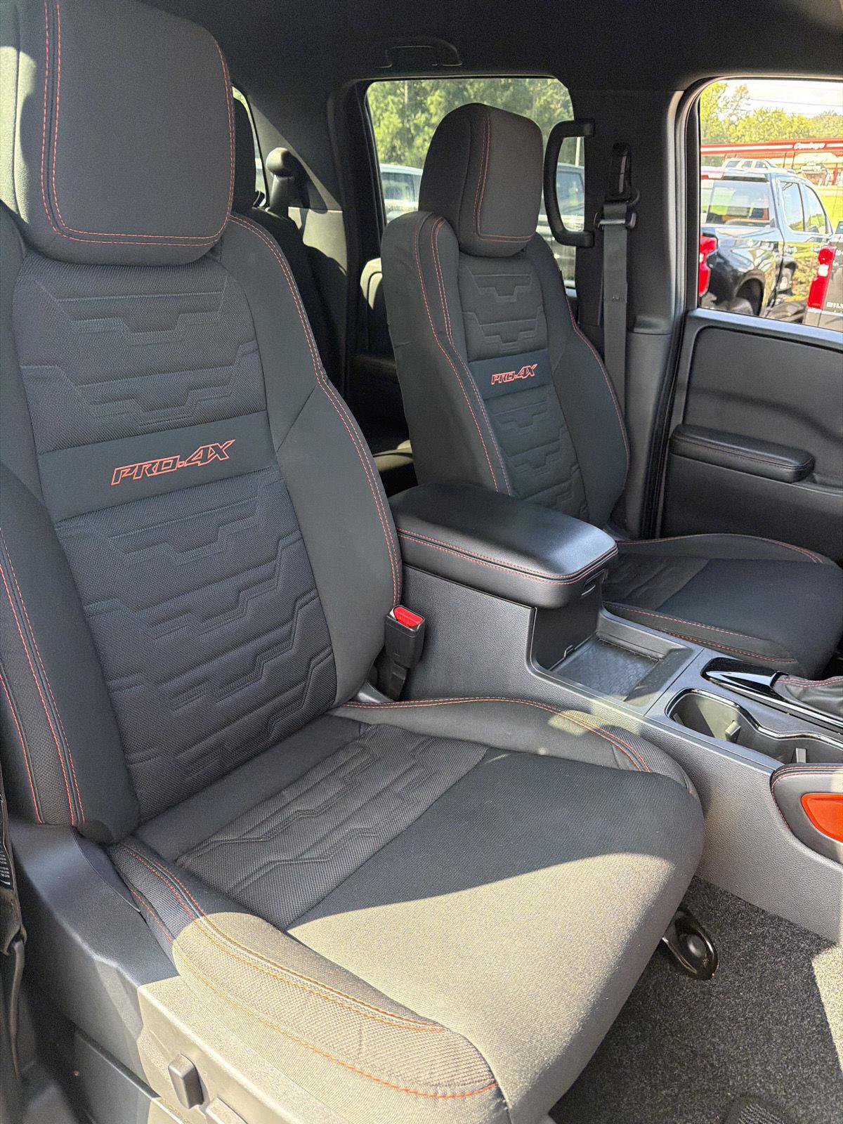 Used 2025 Nissan Frontier PRO-4X AWD/4WD image 24