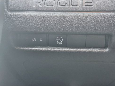 Used 2023 Nissan Rogue S AWD/4WD image 17