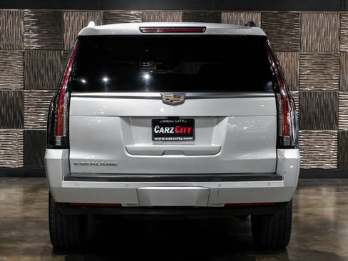 Used 2019 Cadillac Escalade ESV Luxury AWD/4WD image 9