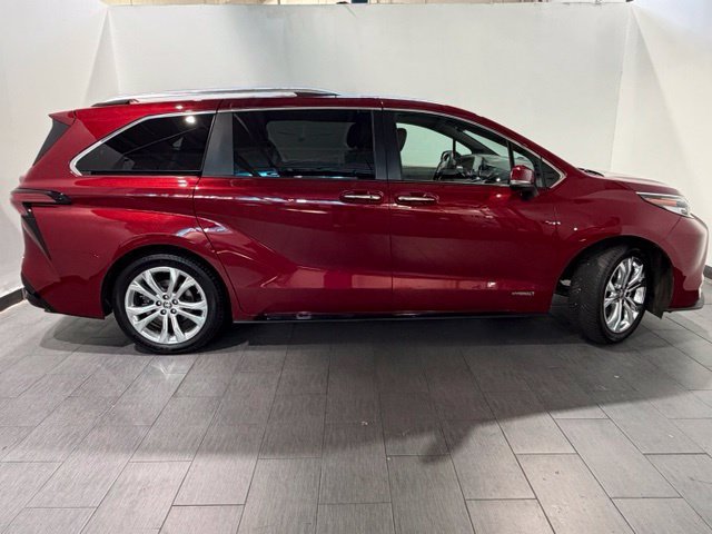 Used 2021 Toyota Sienna Platinum FWD image 6