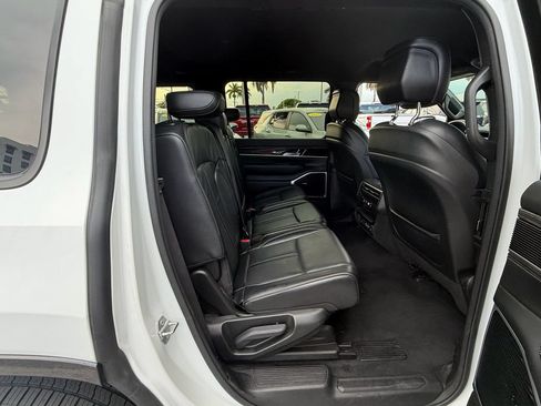 Used 2022 Jeep Wagoneer Series II RWD image 18