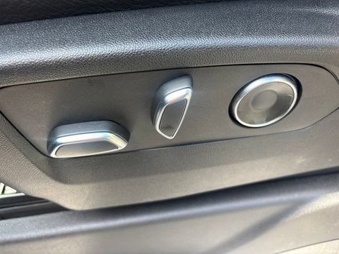 Used 2024 GMC Yukon Denali AWD/4WD image 9