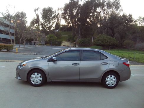 Used 2015 Toyota Corolla LE image 5