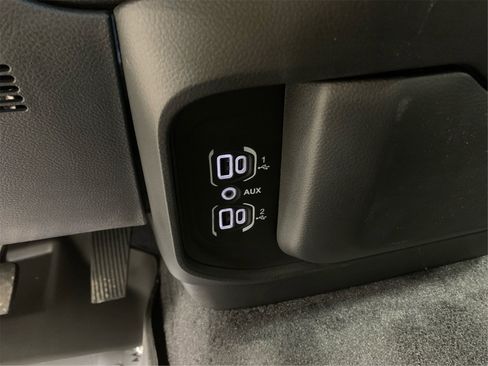 Used 2025 RAM 1500 Classic Warlock image 32