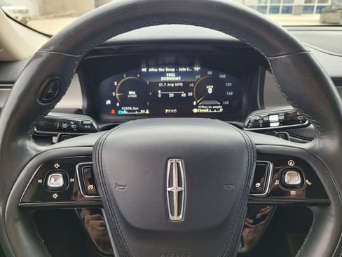 Used 2022 Lincoln Aviator AWD w/ Class IV Trailer Tow Package image 21