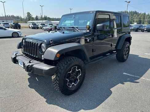 Used 2016 Jeep Wrangler Unlimited Rubicon w/ Connectivity Group AWD/4WD image 6