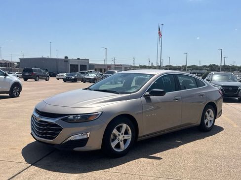 Used 2025 Chevrolet Malibu LS FWD image 9