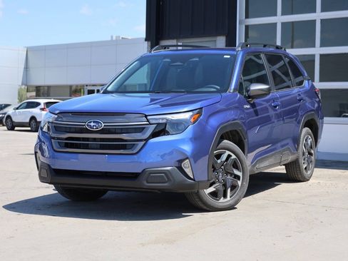 Used 2025 Subaru Forester Premium AWD/4WD image 3