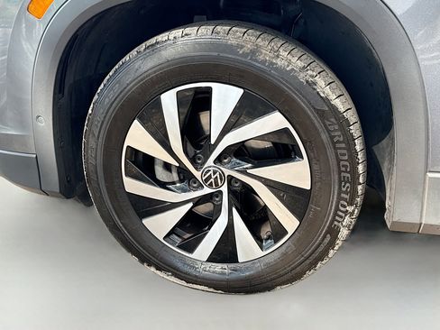 Used 2025 Volkswagen Tiguan S image 39