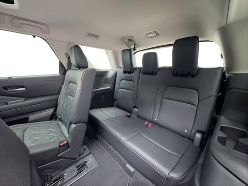 Used 2026 Nissan Pathfinder Platinum w/ Cargo Package FWD image 27