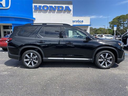 New 2025 Honda Pilot Elite image 3