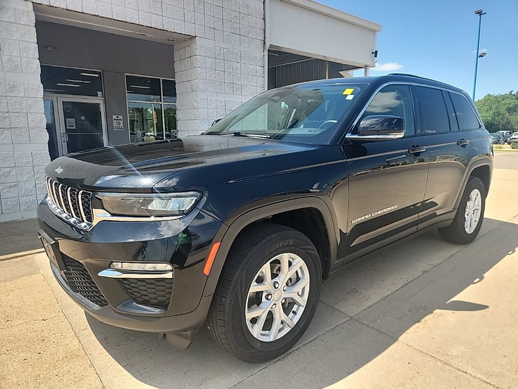 Used 2023 Jeep Grand Cherokee Limited AWD/4WD image 4