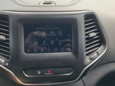 Used 2019 Jeep Cherokee Latitude Plus w/ Cold Weather Group AWD/4WD image 14