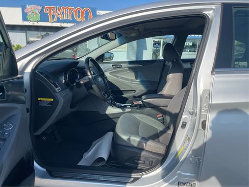 Used 2012 Hyundai Sonata Hybrid w/ Ultimate Pkg FWD image 9