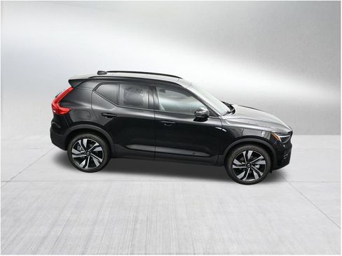 New 2026 Volvo XC40 B5 Ultra w/ Protection Package Premier AWD/4WD image 18