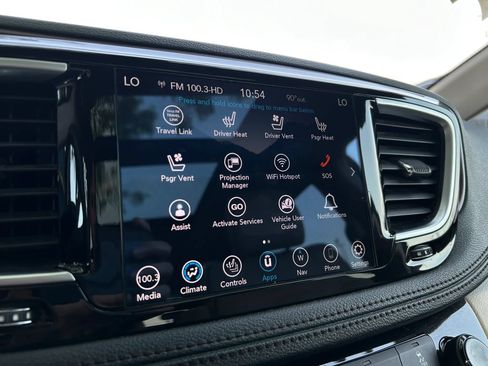 Used 2020 Chrysler Pacifica Limited FWD image 29