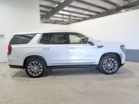 Used 2025 GMC Yukon Denali w/ Denali Reserve Package AWD/4WD image 2