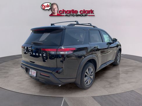 Certified 2025 Nissan Pathfinder SV FWD image 6