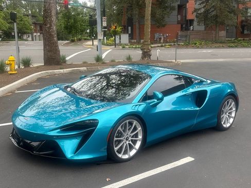 Used 2024 McLaren Artura RWD image 1