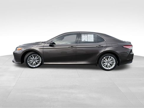 Used 2020 Toyota Camry XLE FWD image 4