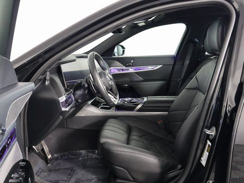 Used 2025 BMW 740i RWD image 10