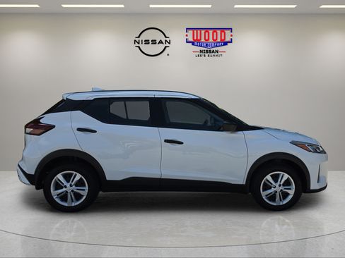 Certified 2025 Nissan Kicks Play S FWD image 2
