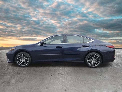 Used 2023 Lexus ES 350 w/ Premium Package image 5