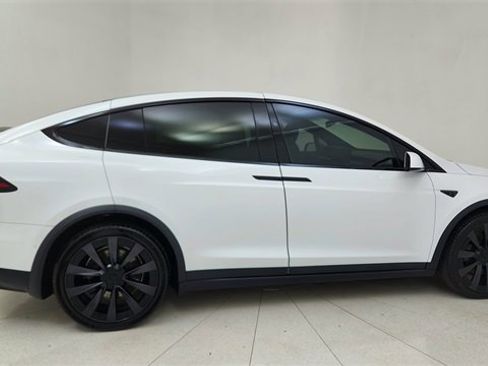 Used 2022 Tesla Model X Plaid image 6