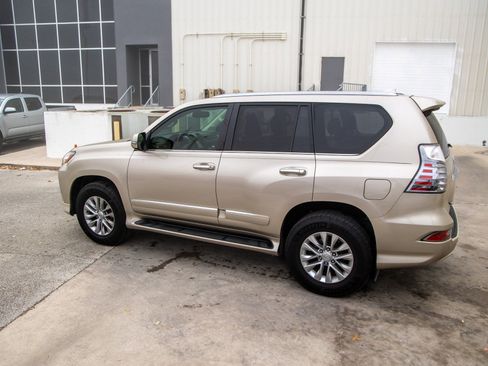 Used 2016 Lexus GX 460 image 10