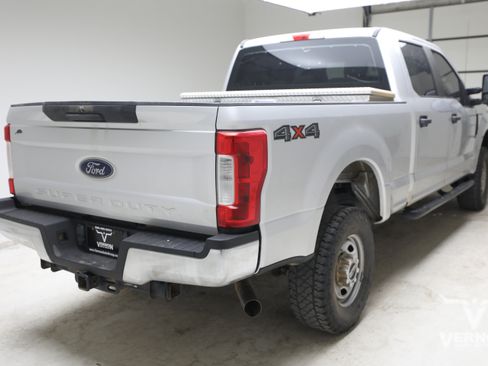 Used 2019 Ford F250 XL w/ Power Equipment Group AWD/4WD image 4