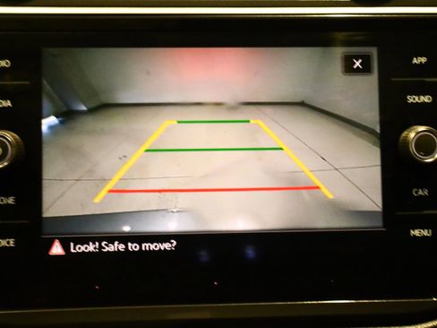 Used 2024 Volkswagen Tiguan SE image 36