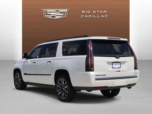 Used 2020 Cadillac Escalade ESV Premium Luxury RWD image 3