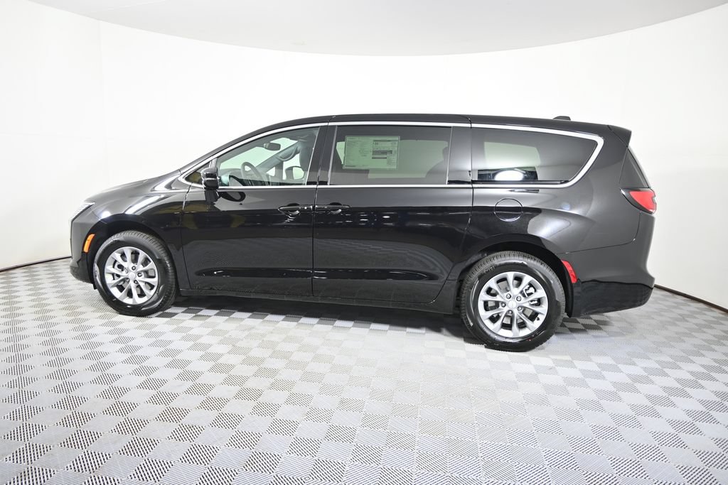 New 2027 Chrysler Pacifica Select AWD/4WD image 3