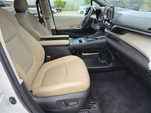 Certified 2024 Toyota Sienna Limited image 14