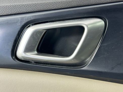 Used 2025 Kia Carnival image 32